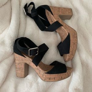 American Eagle tan and black cork platform heels
